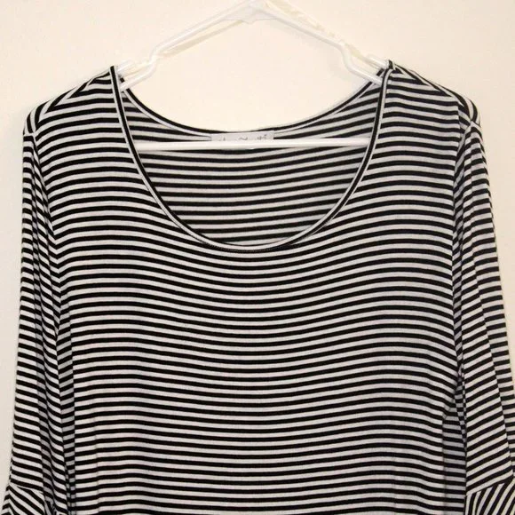 KEREN Hart Bell Sleeve Tunic Size M - Picture 2 of 15